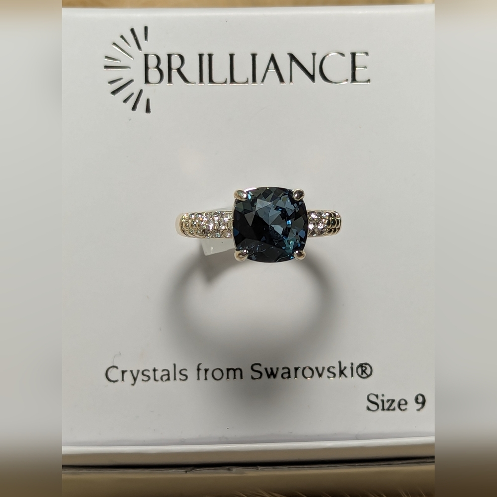 💙 NWT Swarovski Crystals Silver Ring size 9 NIB